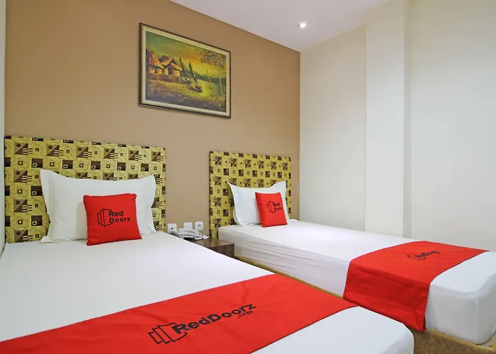 Reddoorz Near Uns SoloHotel di Solo