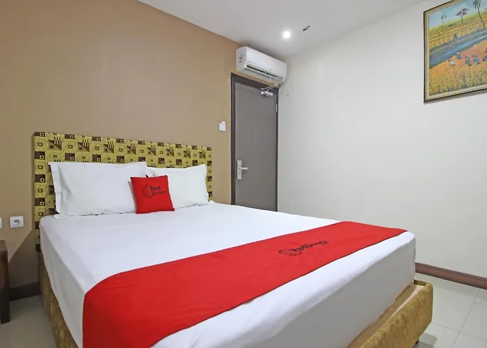 Reddoorz Near Uns SoloHotel di Solo
